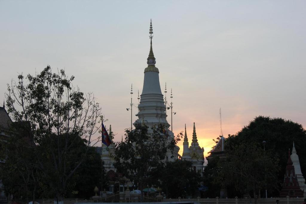 Kirirom Crystal Hotel Phnom Penh Bagian luar foto