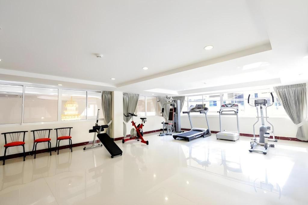 Kirirom Crystal Hotel Phnom Penh Bagian luar foto
